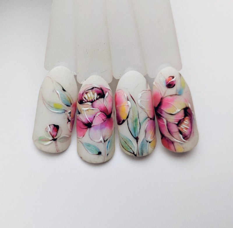 Ксения Базан ногти