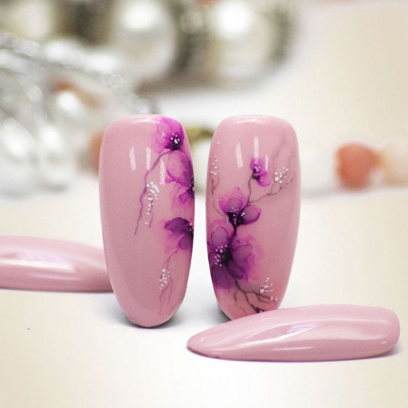 Акварель на ногтях