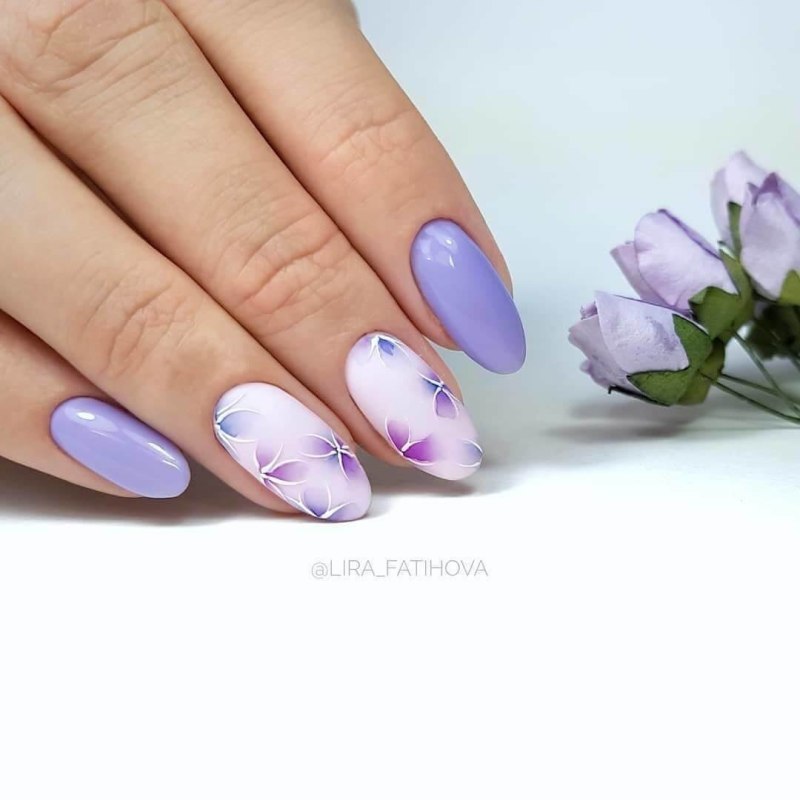 Маникюр розовый с цветочками