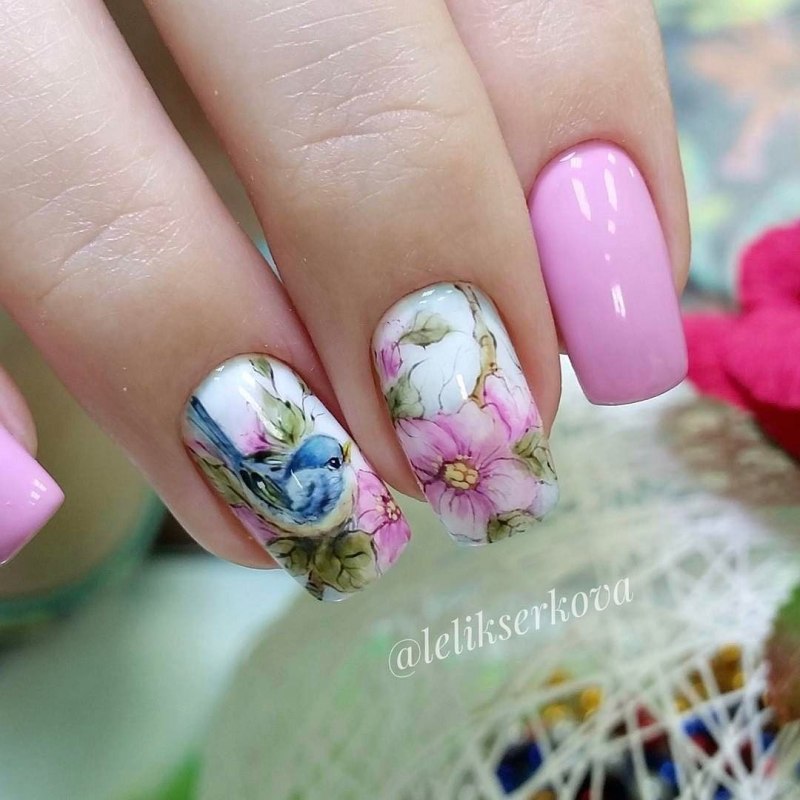 Маникюр с цветами
