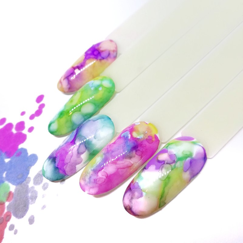 Маникюр с акварельными разводами