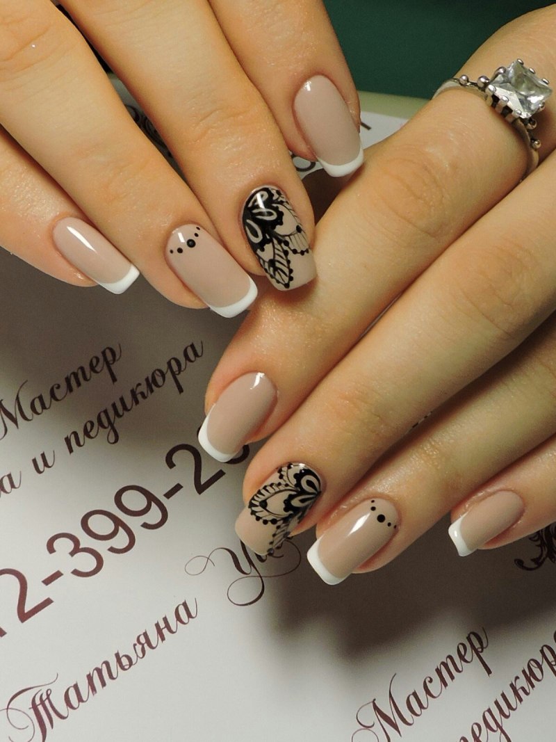 Белый френч с ракушечником