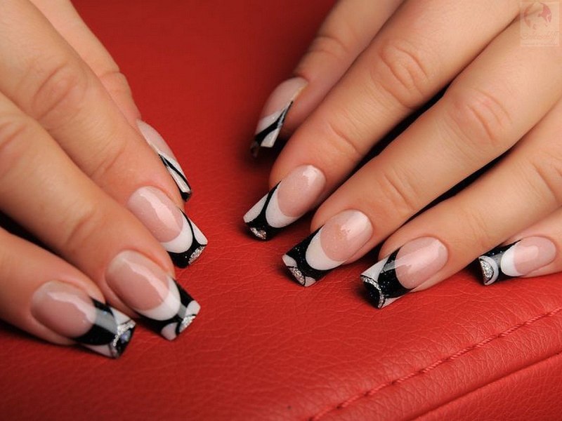 Розовый Фламинго на ногтях