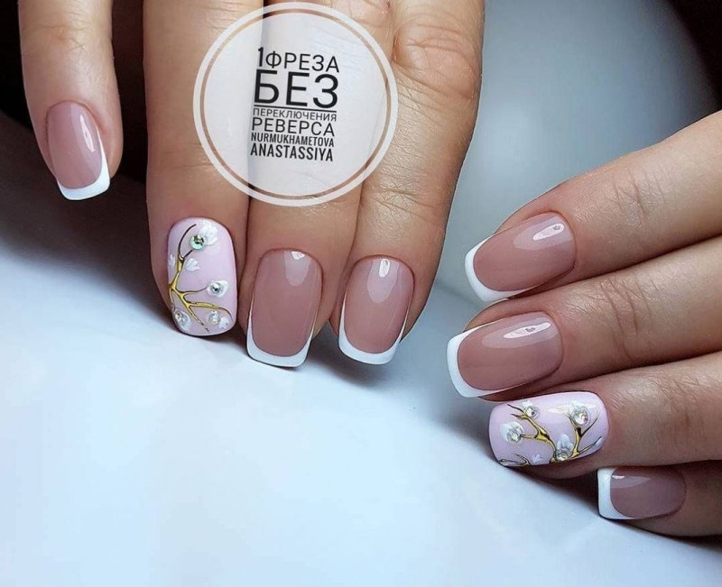 Маникюр френч с бантиком