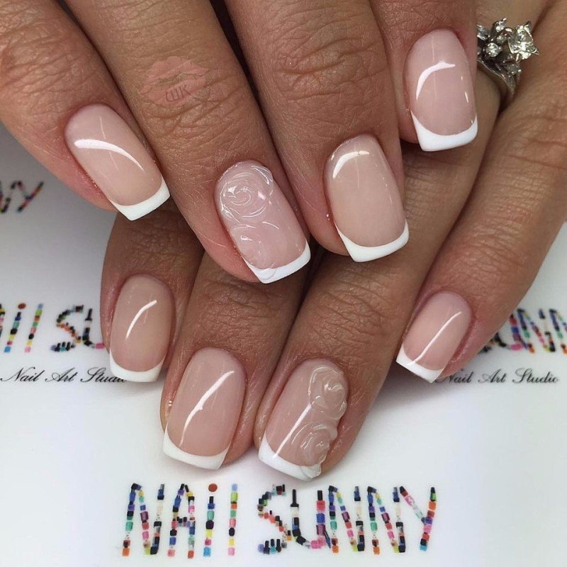 Черный френч на миндалевидных ногтях 2019