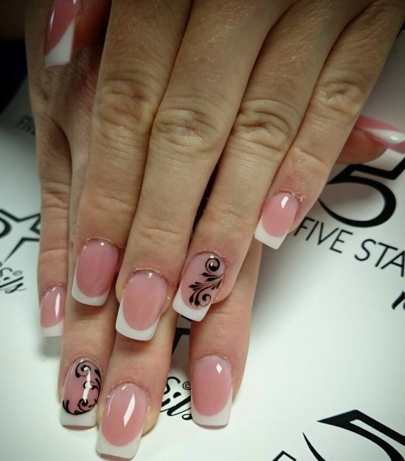 Маникюр с надписями