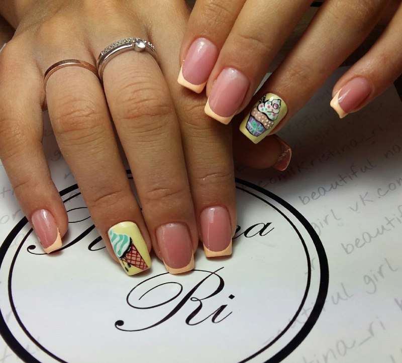 Французский маникюр с сердечком