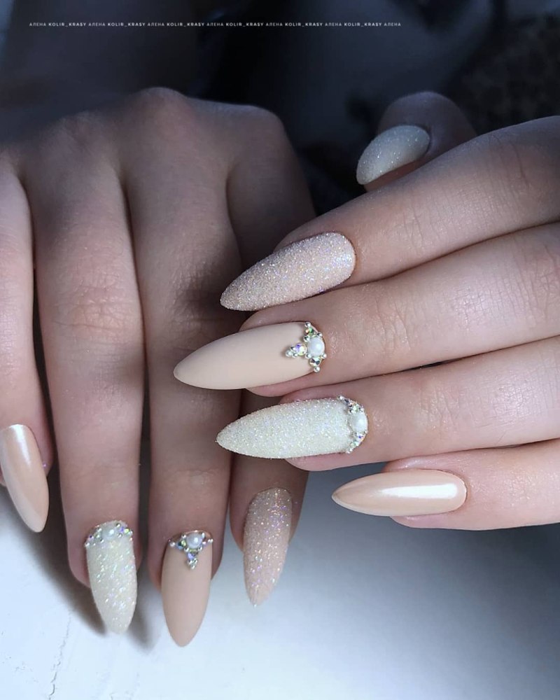 Свадебный маникюр для невесты Миндальная форма