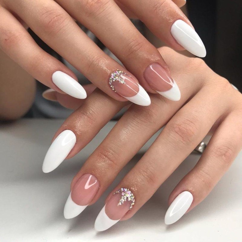 Маникюр на миндальные ногти