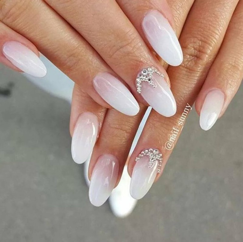 Ногти миндаль тройка нюд