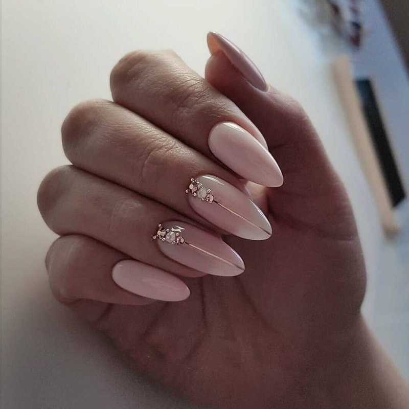 Нежный маникюр на длинные ногти