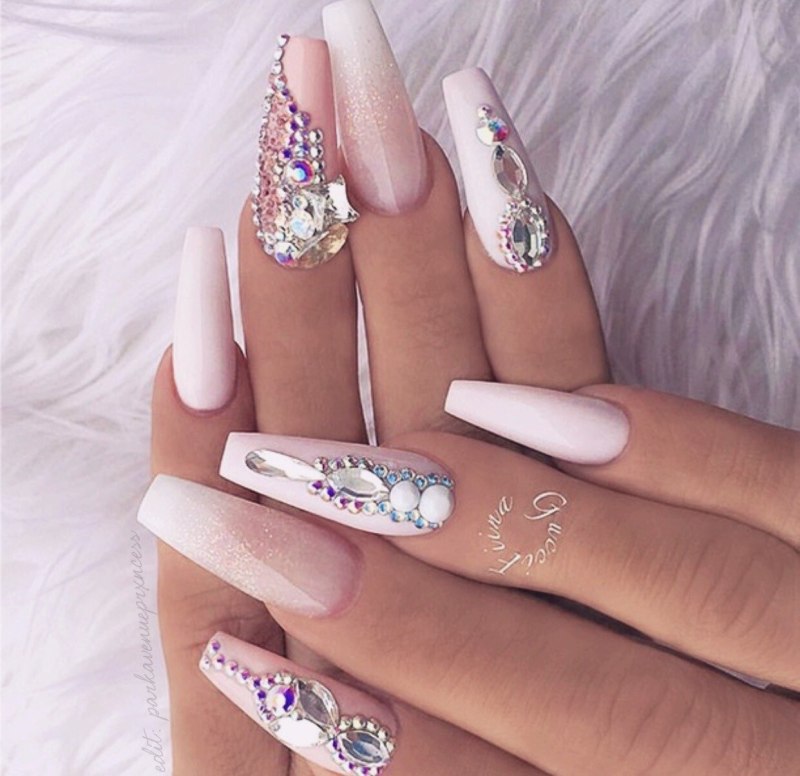 Маник на миндальные ногти