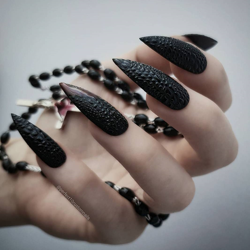 Змеиный маникюр 2022