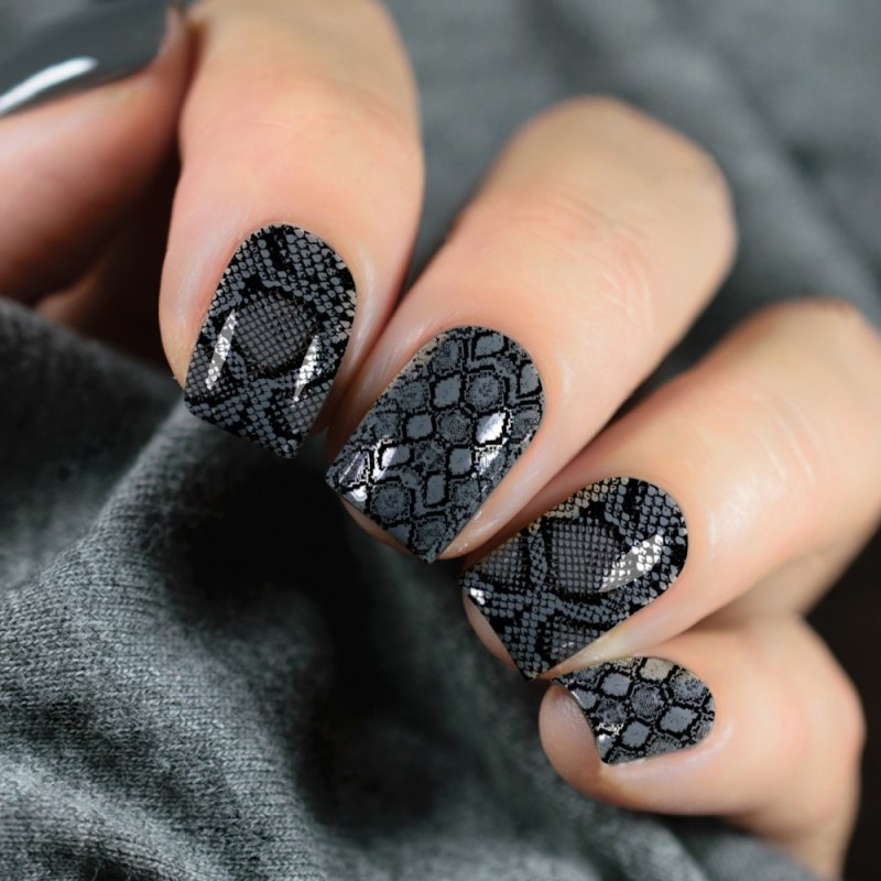 Змеиный маникюр