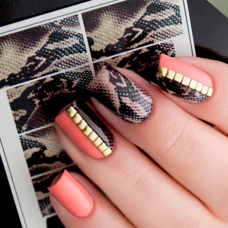 Маникюр синий с черным