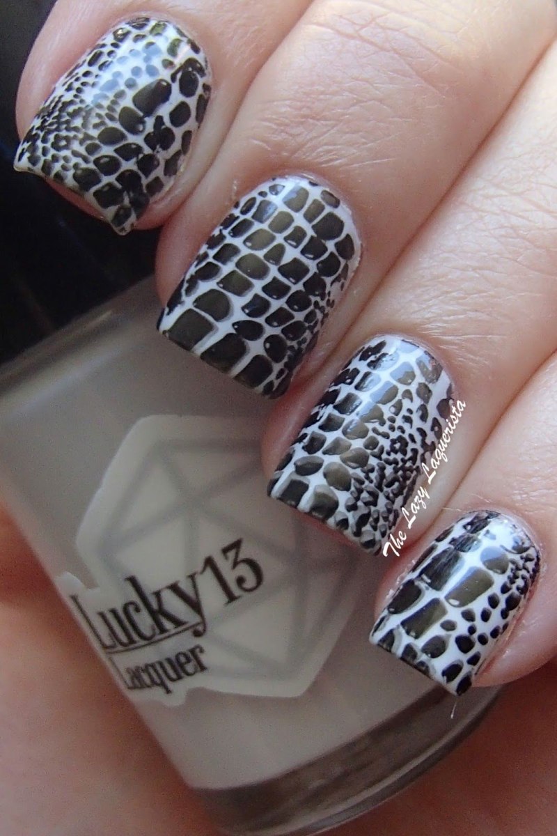 Маникюр рептилия объемный