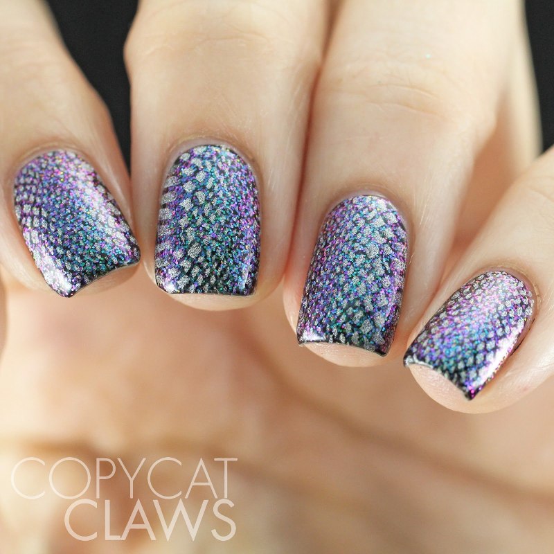 Эффект кожи рептилии на ногтях