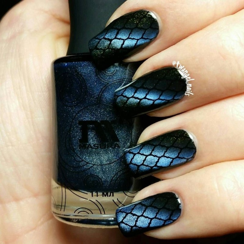 Змеиный маникюр стемпинг