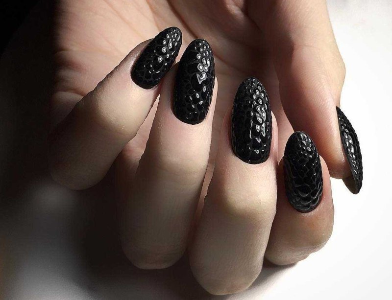 Змеиный маникюр