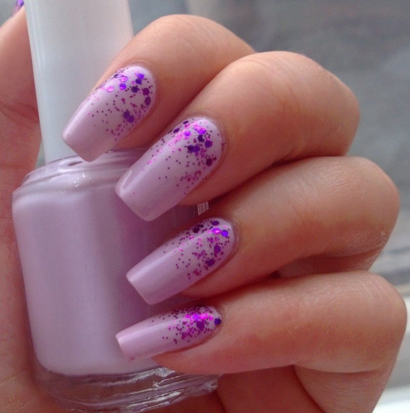 Розовый маникюр с растяжкой