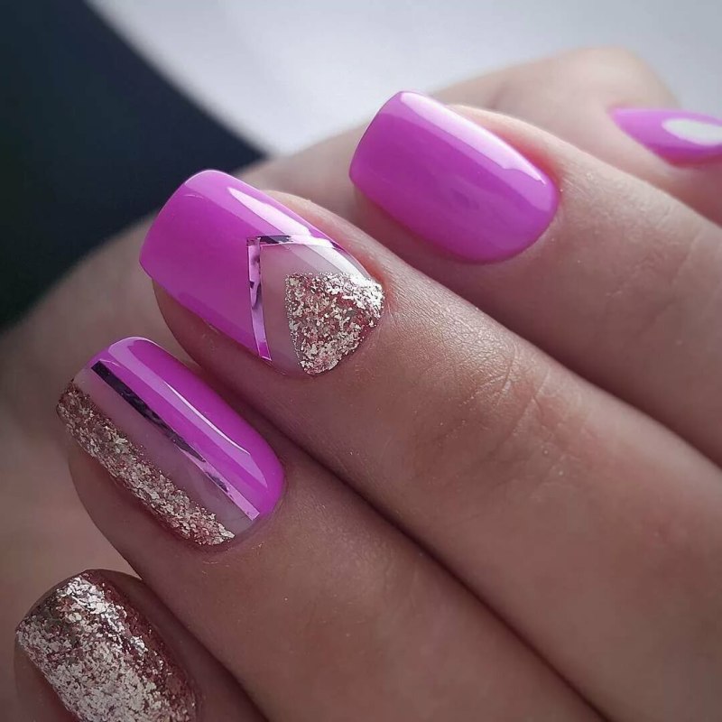 Розовый маникюр