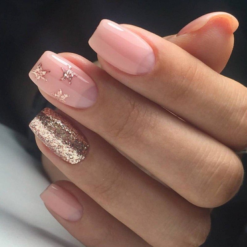 Ногти пудровые с блестками