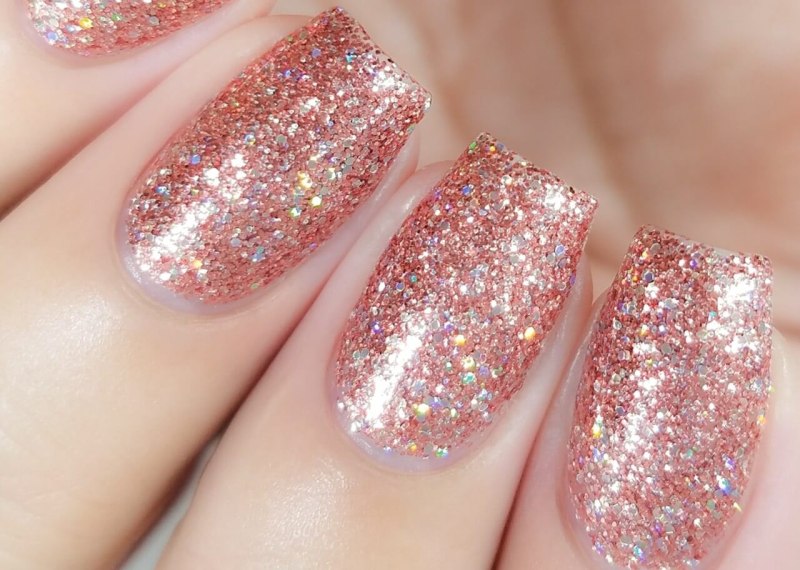 Прозрачные ногти с блестками