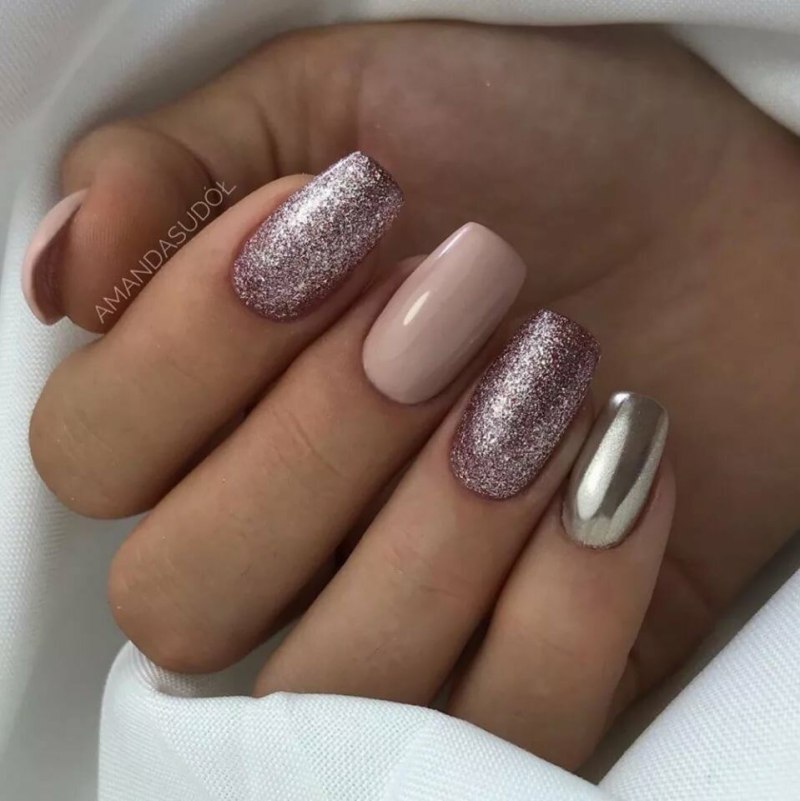 Маникюр с блёсткаююююю