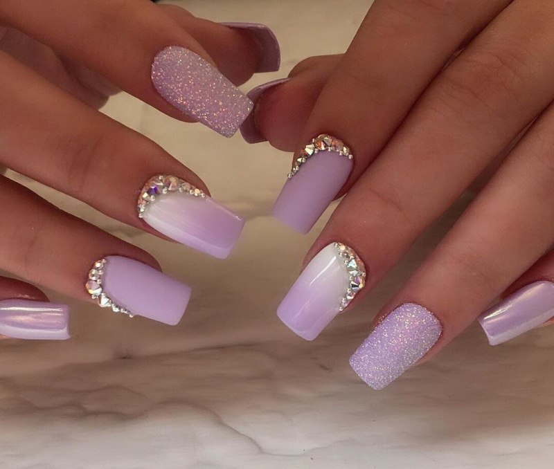 Розовый маникюр