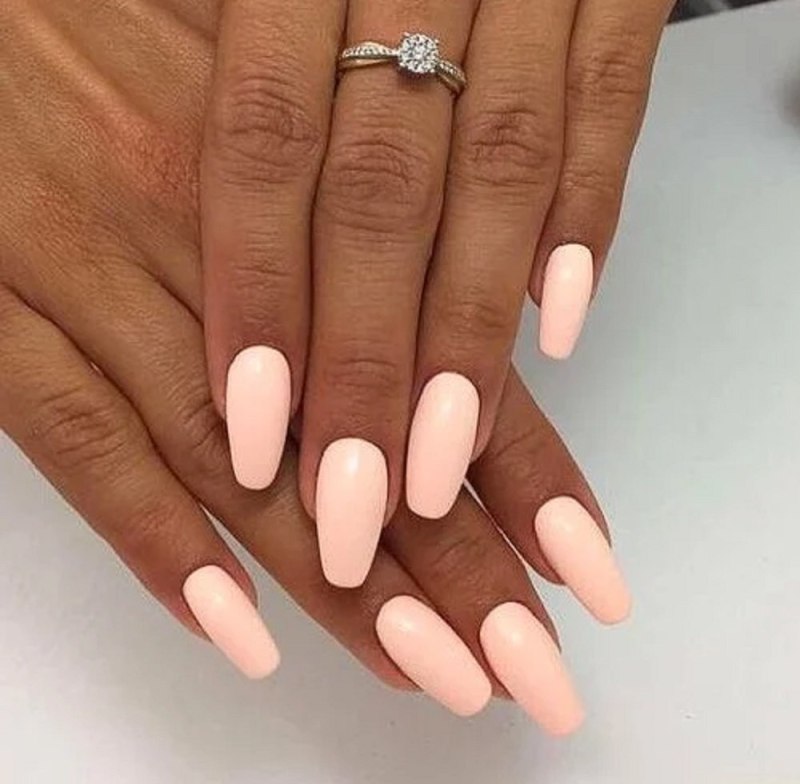 Однотонный маникюр на длинные ногти