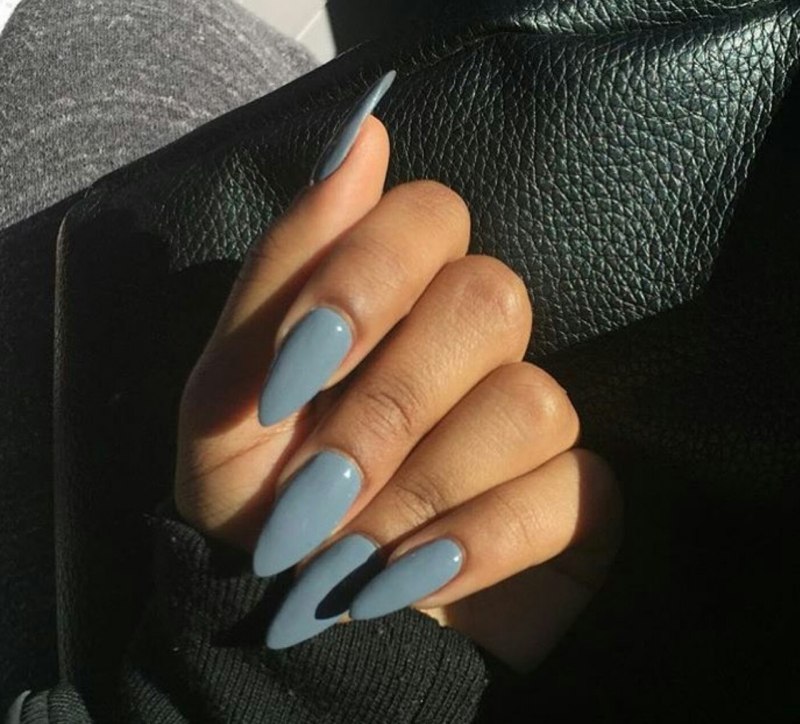 Однотонный маникюр на длинные ногти