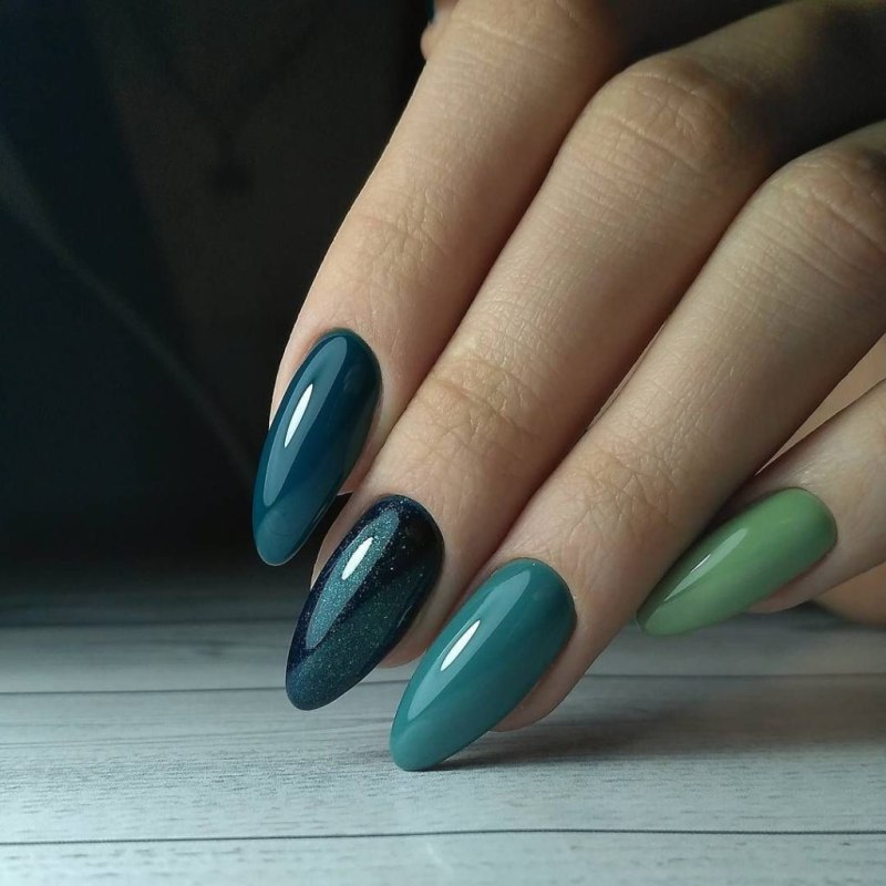 Маникюр на миндальную форму