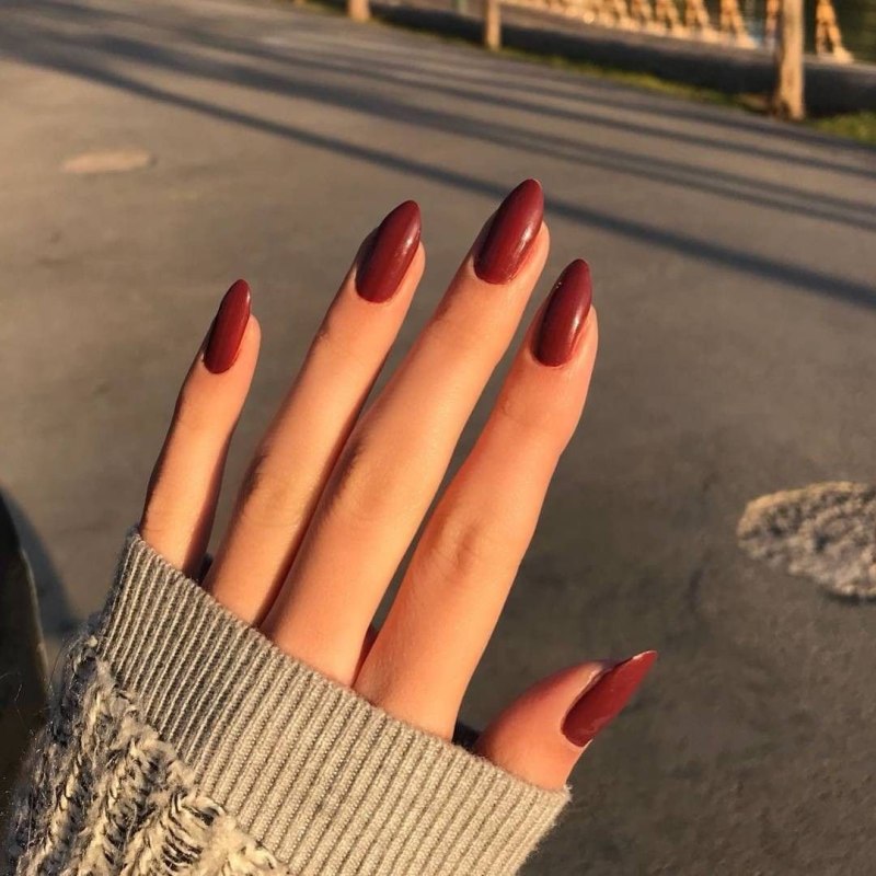 Однотонный маникюр на длинные ногти
