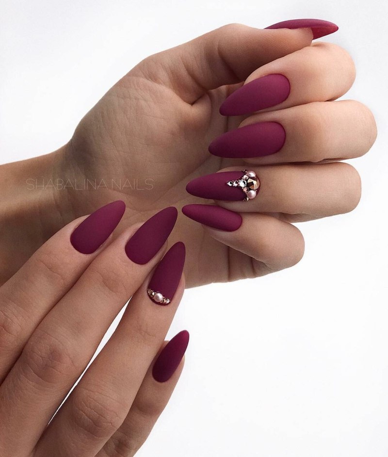 Бордовый маникюр на длинные ногти