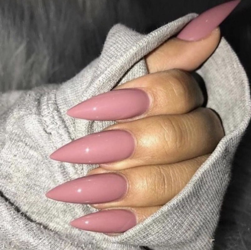 Розовые ногти острые