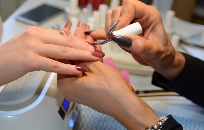 Маникюр в парикмахерской