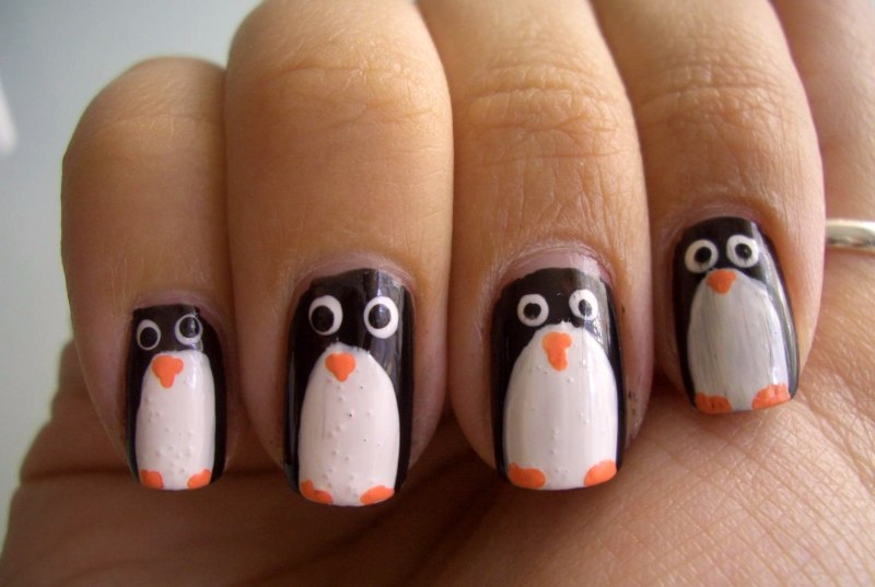 Маникюр с пингвинчиками новогодний
