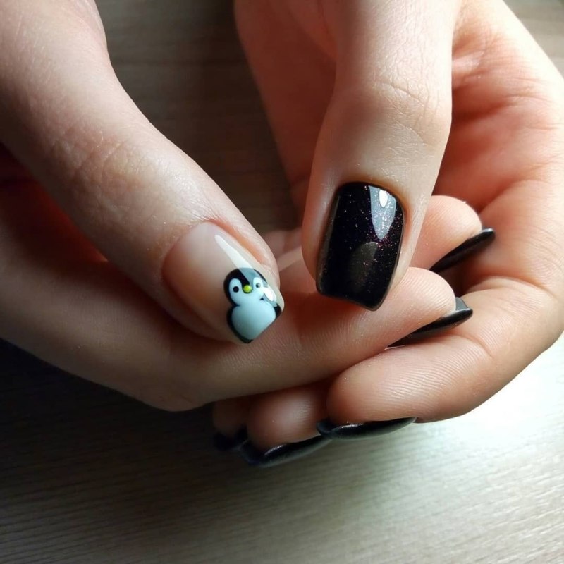 Маникюр с пингвином