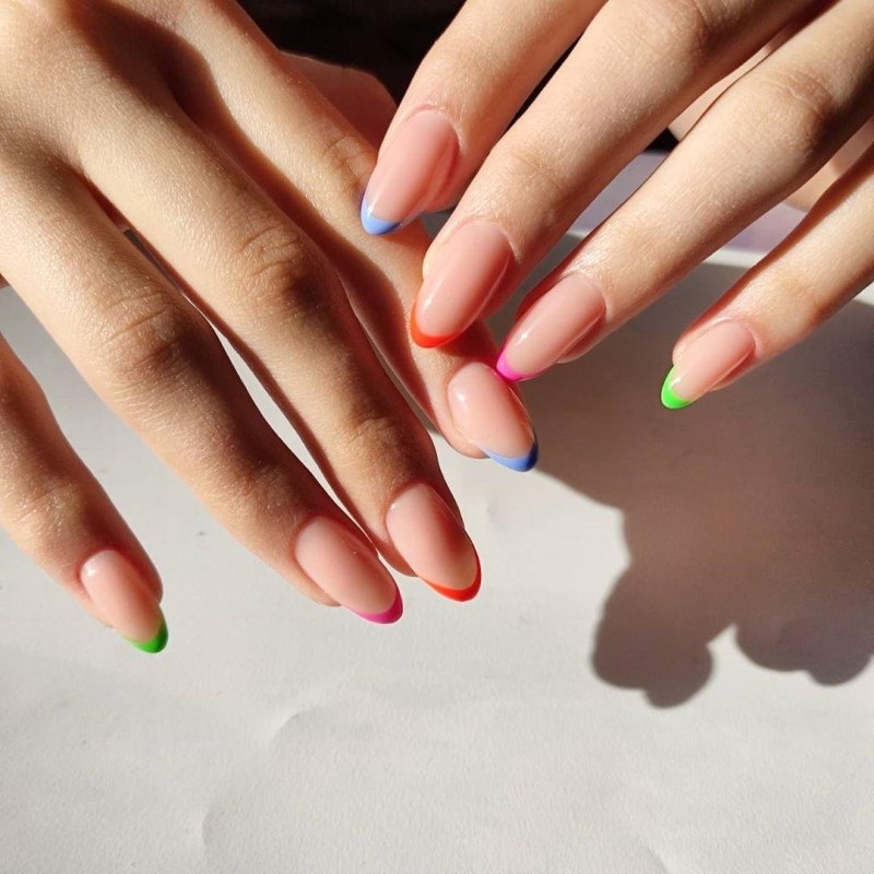 Французский маникюр на овальные ногти