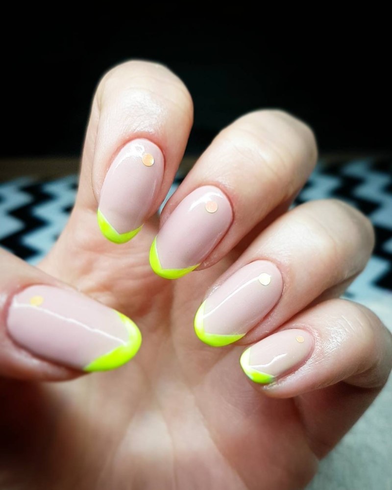 Французский маникюр с полосками