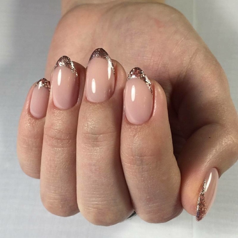 Французский маникюр цветной со стразами