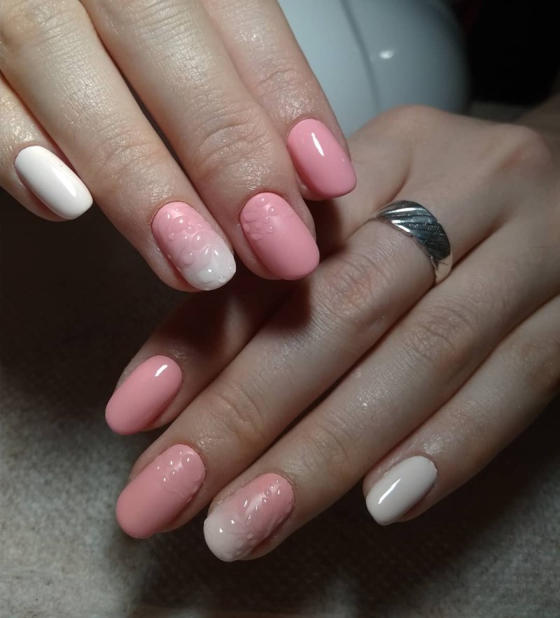 Цвет накрашенных ногтей круглый