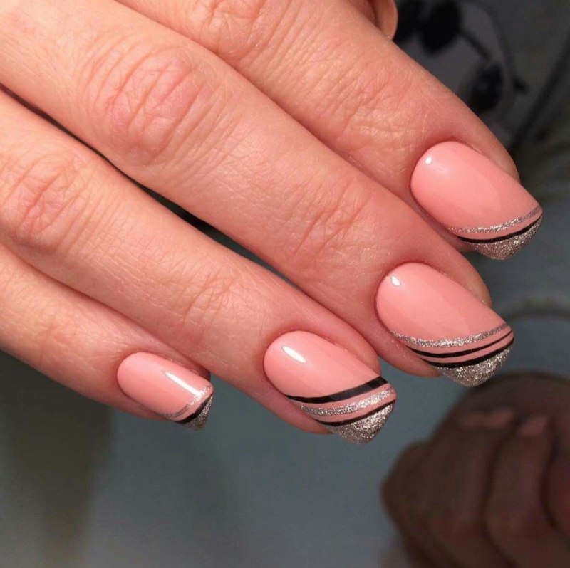 Французский маникюр розовый