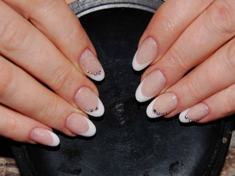 Маникюр на короткие круглые ногти