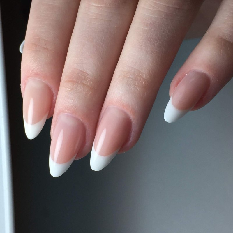 Круговой френч маникюр