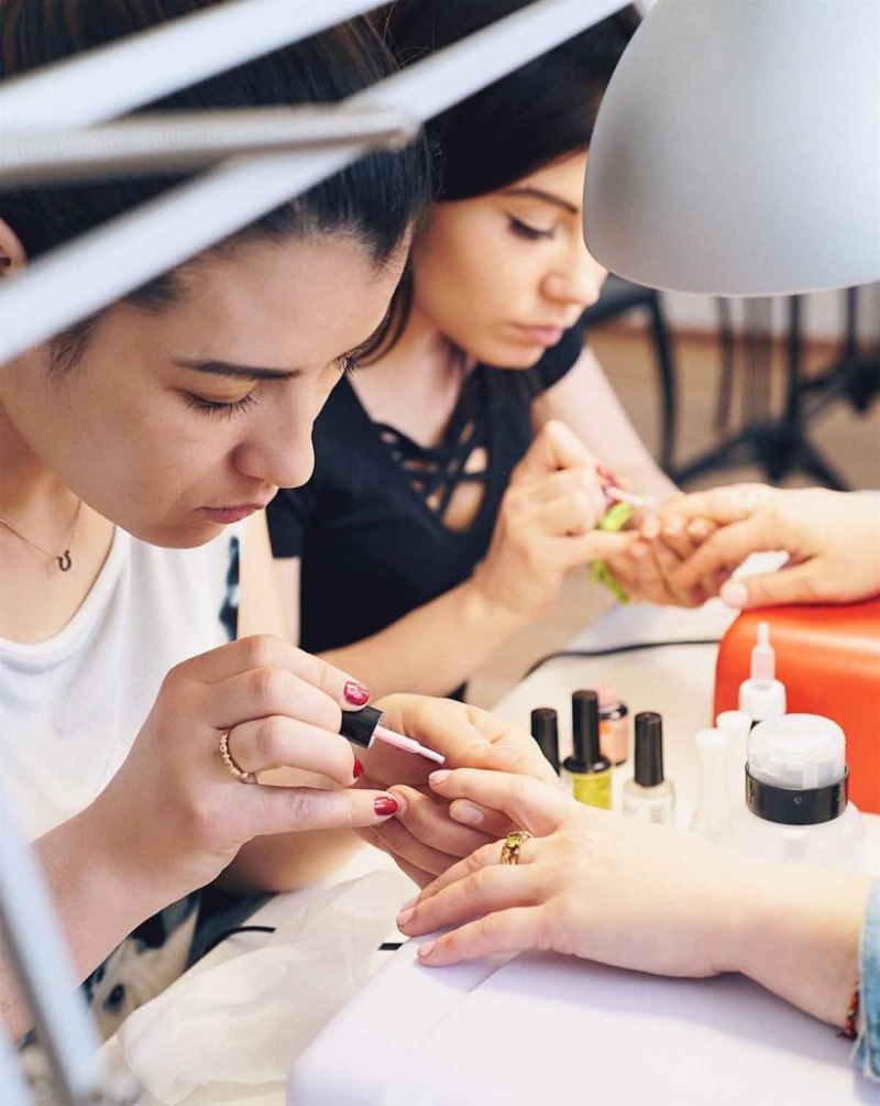 Чистка подошвы в маникюрном салоне