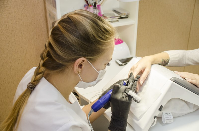 Внешний вид мастера по маникюру