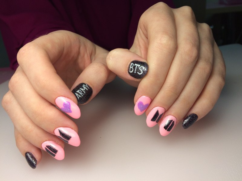 Маникюр БТС АРМИ bt21