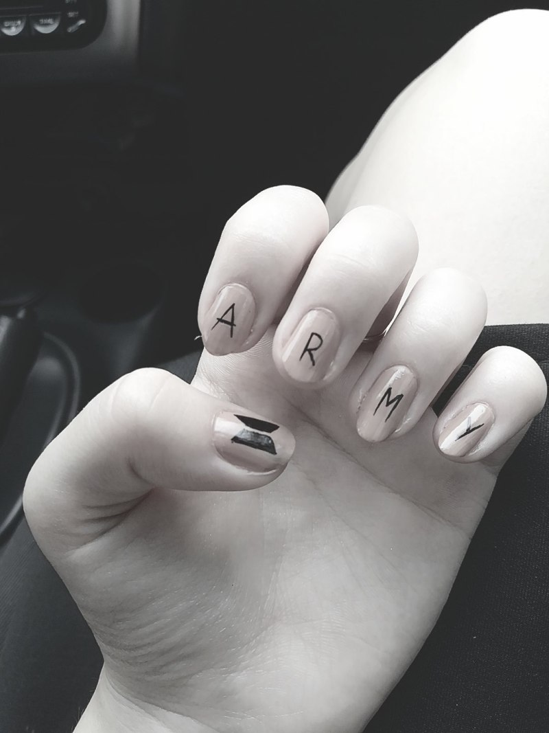 Маникюр БТС АРМИ