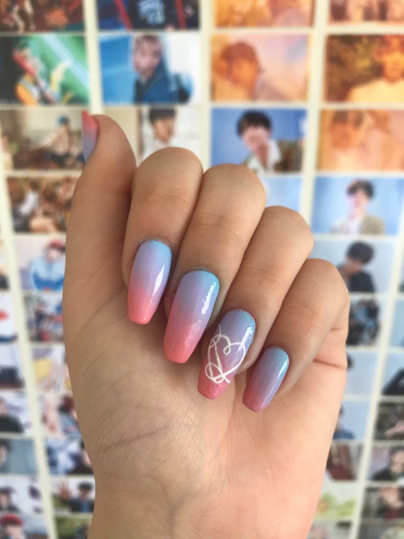 Маникюр БТС АРМИ миндаль